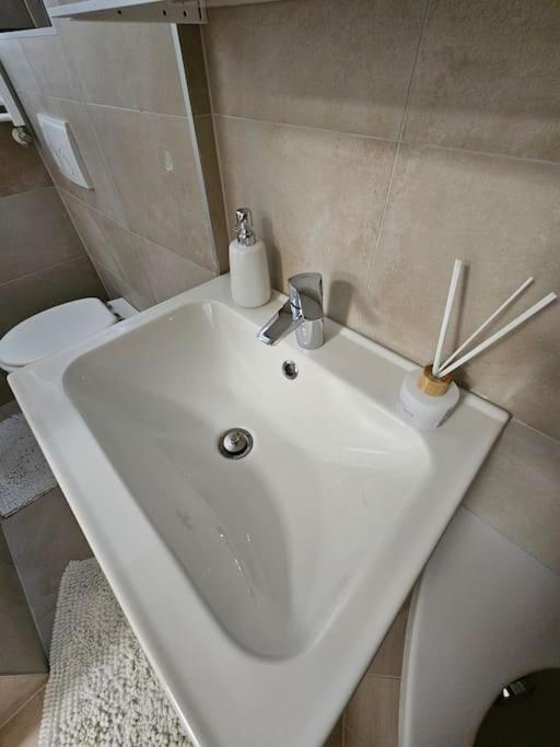 Affordable Suite In Vienna'S Hotpoint Viena Exterior foto